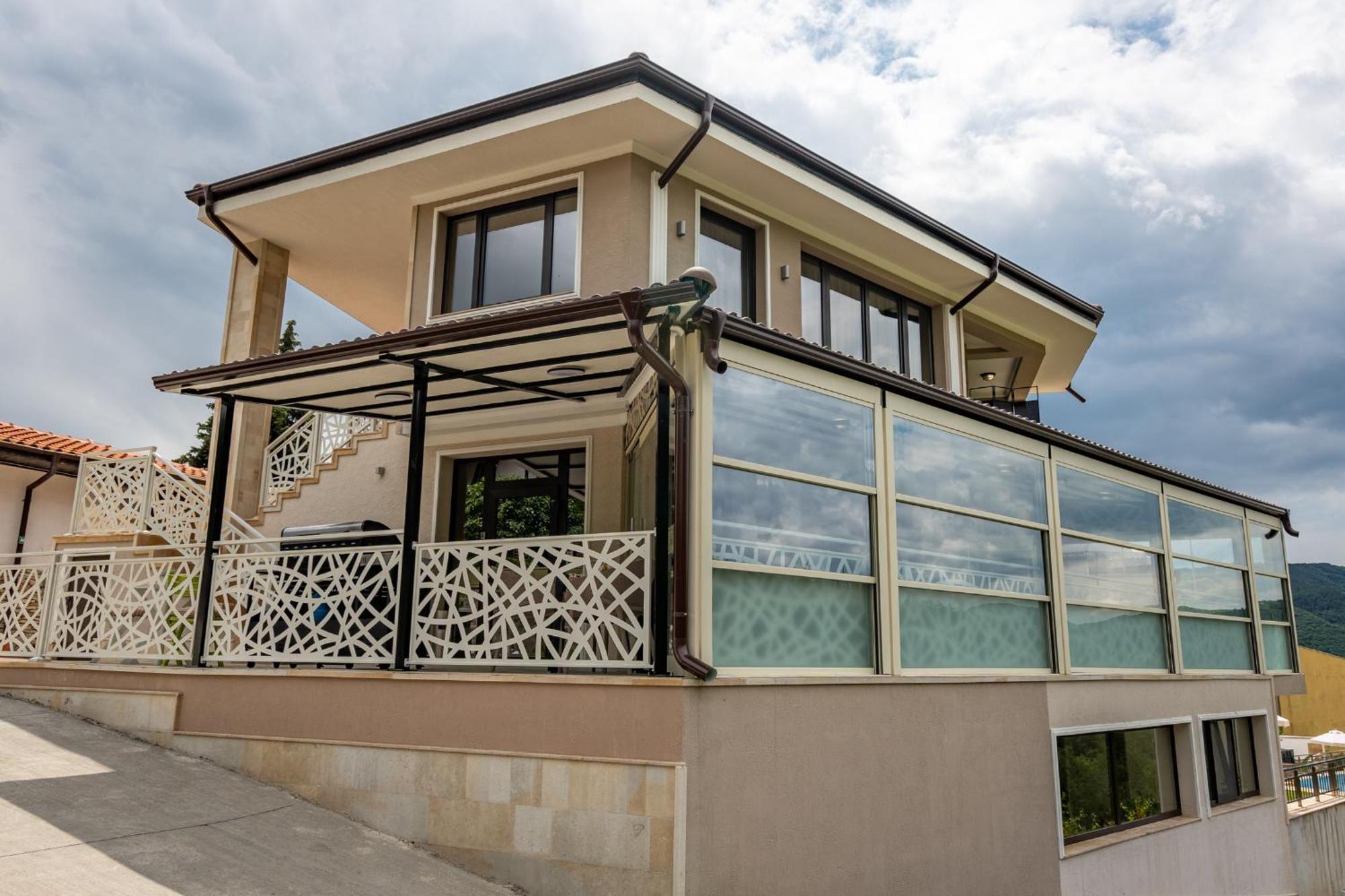 Club Houses Stefvall กลาวาตาร์ตซิ ภายนอก รูปภาพ